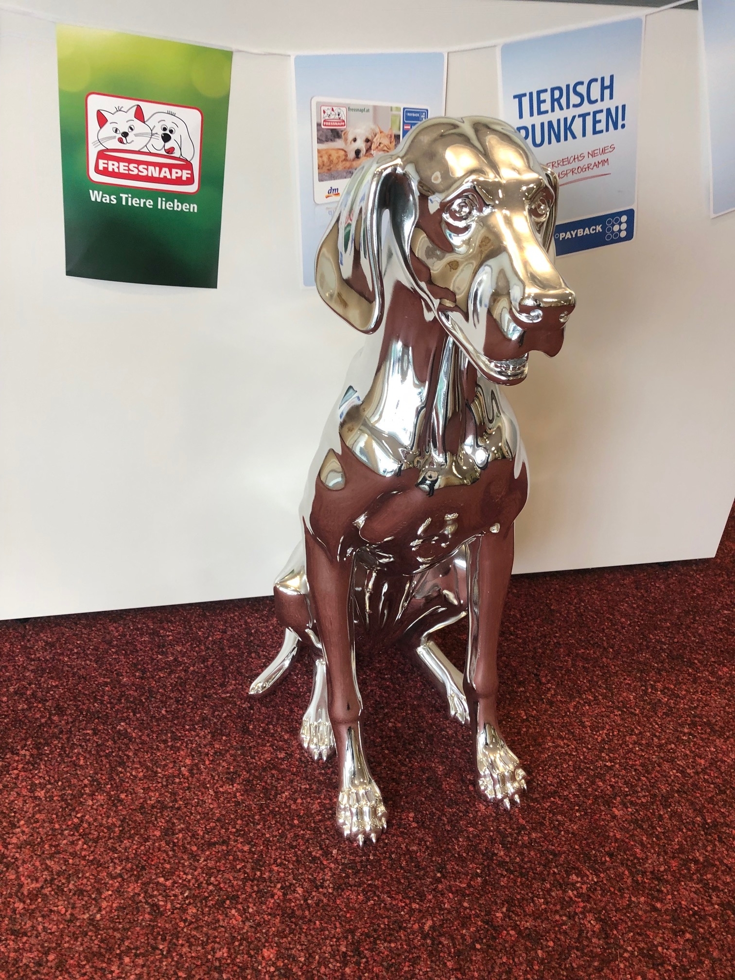 Statue von Hund in Silber