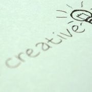 Stift schreibt auf Papier Be creative