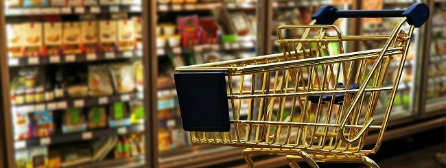 Einkaufswagen im Supermarkt, Relevanz Digitalmarketing im Lebensmitteleinzelhandel